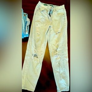 90s strait leg ripped jeans